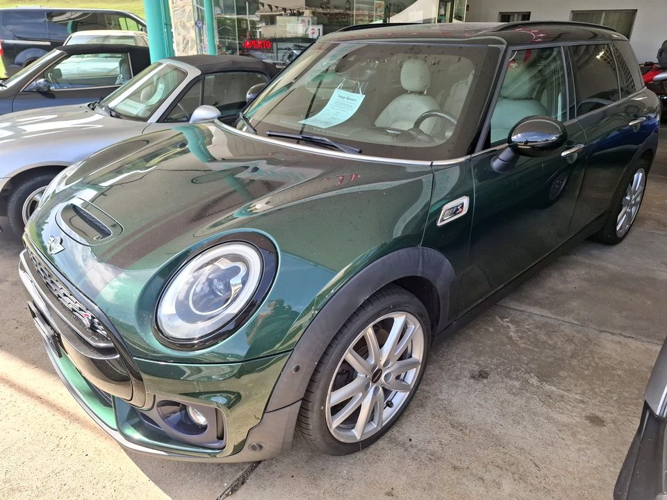 MINI Cooper S Clubman — Vista anteriore a tre quarti